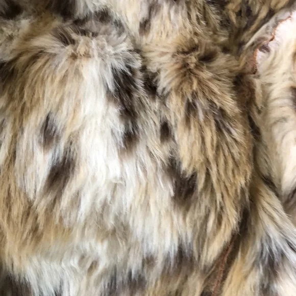 Donna Salyer’s Med Fabulous Furs Coat - Picture 5 of 6